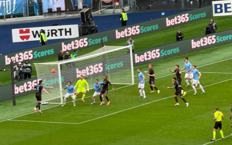 Serie A, il Napoli assedia l'Olimpico e batte la Lazio 2 a 0