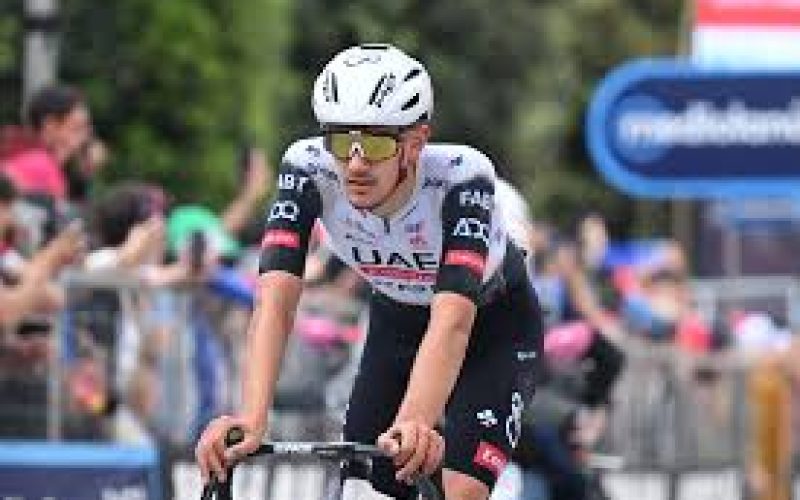Giro d’Italia, lo spagnolo Igor Arrieta vince la tappa di Potenza nonostante il meteo avverso