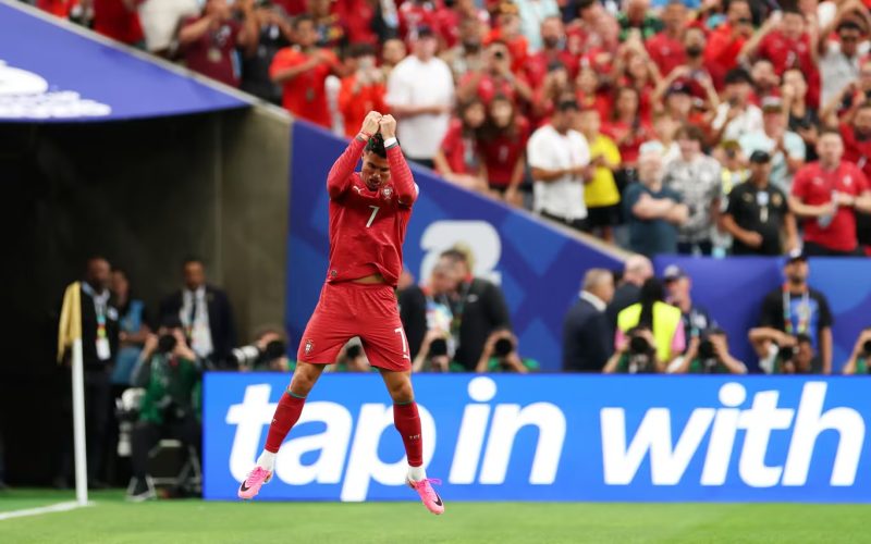 CR7 entra nella leggenda con una doppietta all’Uzbekistan, diventando il primo a segnare in sei fasi finali del Mondiali