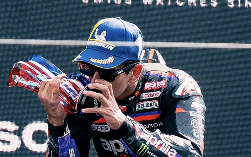 Ogura riapre il mondiale ad Assen, paura e sollievo per Bezzecchi