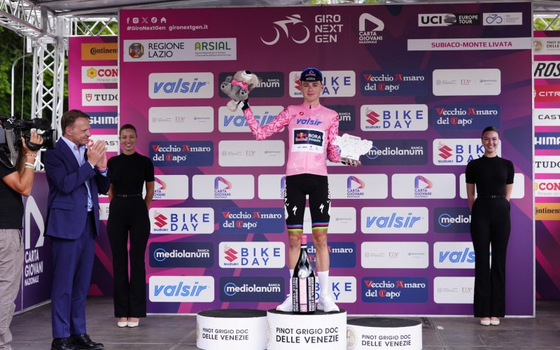 Il campione del mondo Finn in maglia rosa al Giro Next Gen