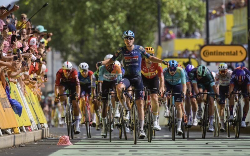 Tour de France, volata vincente di Tim Merlier a Bordeaux