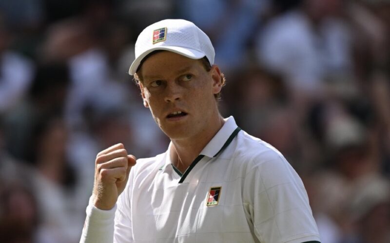 Triplo 6-4 a Djokovic, Jannik Sinner ancora in finale a Wimbledon