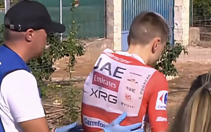 La Vuelta perde il suo grande protagonista, Tadej Pogacar cade e si ritira
