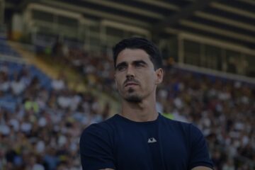 Il Parma esonera Carlos Cuesta dopo un anno come tecnico della prima squadra