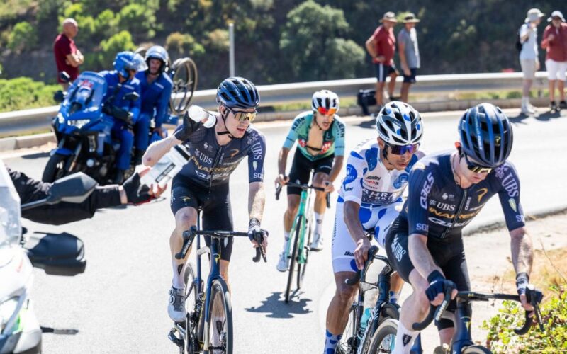 Eddie Dunbar vince la 19ª tappa della Vuelta, Enric Mas mantiene la maglia rossa