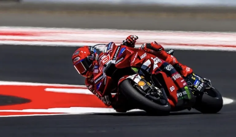 Sprint con sorpasso mondiale per Marc Marquez a Mandalika, disastro Aprilia
