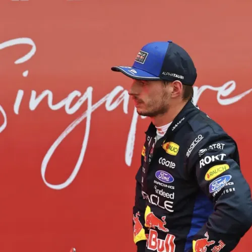 Max Verstappen davanti alle Ferrari nella Sprint di Singapore, out Russell