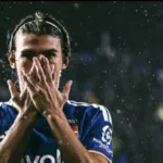 Serata magica sul lago di Como, la squadra di Fabregas affonda 4-1 il Manchester Utd