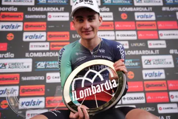 Il francese Paul Seixas succede a Tadej Pogacar sul trono de Il Lombardia, terzo Ciccone